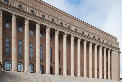 Heinäkuun Politiikkaluotain – politiikka ei pysähdy lomakaudellakaan